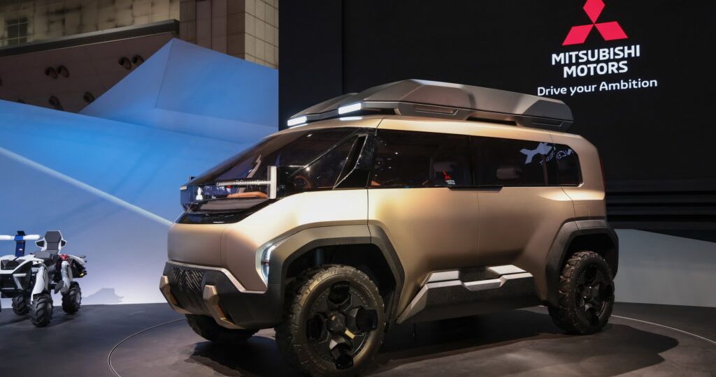 Mitsubishi-DX-Concept-sewa innova semarang thuba trans